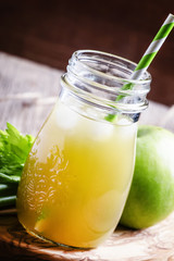 Healthy eating for weight loss: freshly squeezed juice from gree