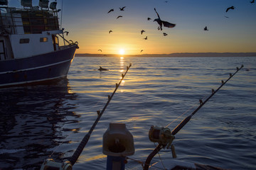Sonnenaufgang  in der Adria. Fiescherboot. © Peter