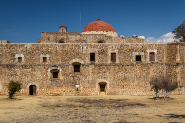 Fototapeta premium Ruins of the Cuilapan de Guerrero monastery, Oaxaca, Mexico