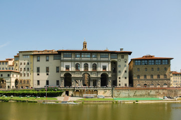 Fototapeta na wymiar Florenz die uffizien am Arno