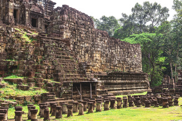 Obraz premium Tower and galleries in Angkor Thom, Baphuon Temple