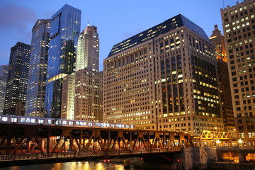 Fototapeta na wymiar Chicago Bridge and River