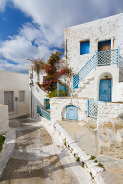 Fototapeta Characteristic architecture in a street of Chora village on Astypalea island.