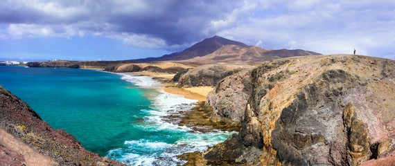 Fototapeta na wymiar Beautiful volcanic nature and beaches of Lanzarote.Papagayo beac