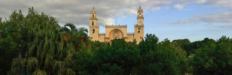 Naklejka premium Panorama de la catedral de Mérida, Yucatán, México