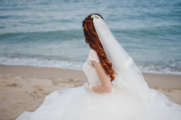 Naklejka premium Bride on the beach