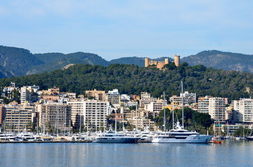 Fototapeta premium Bellver Castle and promenade of Palma de Mallorca city
