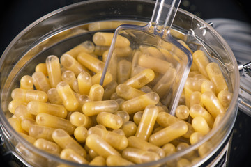Cannabis extraction capsules infused with shatter and cbd (marij