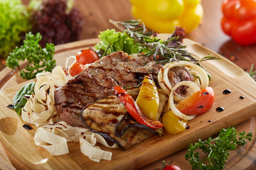 Meat steak with vegetable