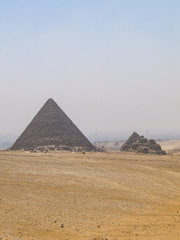 Obraz na płótnie Canvas Great pyramids in Giza with ruins during daytime