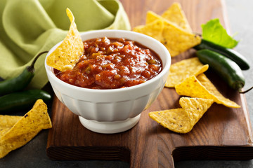 Red tomato spicy salsa with chips - obrazy, fototapety, plakaty
