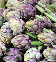 Obraz premium Artichokes at Farmer's Market, Portland, Oregon