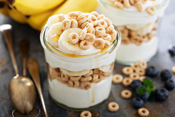 Yogurt parfait with cereal and banana
