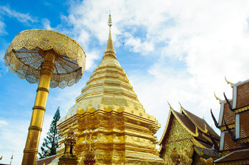 Fototapeta premium Golden pagoda wat Phra That Doi Suthep chiangmai Thailand