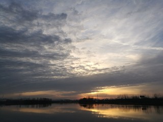 Fototapeta na wymiar sunrise and cloud in the morning