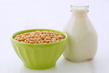 Whole wheat cereal loops