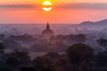 Sunrise on Bagan pagoda