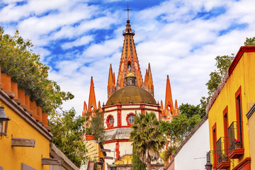 Obraz premium Aldama Street Parroquia Archangel Church San Miguel de Allende M