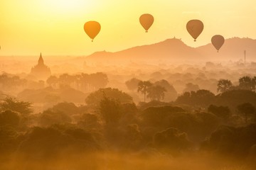 Sunrise on Bagan pagodas