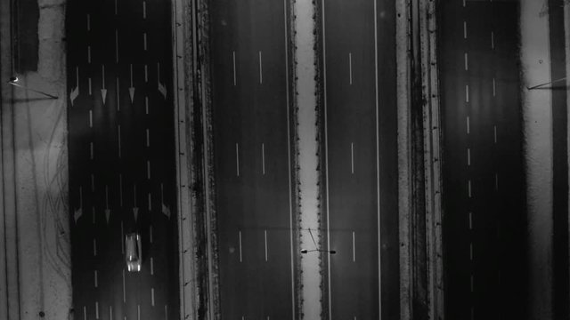 Autostrada z lotu drona nocą