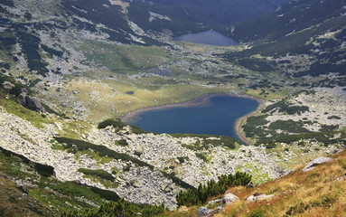 Fototapeta na wymiar Heart shaped mountain lake