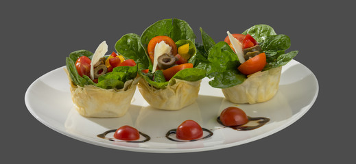 salad of spinach, olives and tomato with baked dough