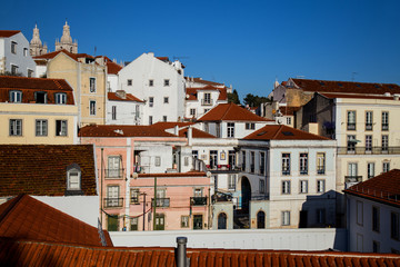 Fototapeta na wymiar Blick auf Alfama in Lissabon, Portugal.