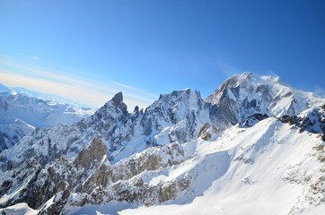 Fototapeta na wymiar Monte Bianco e le sue vette