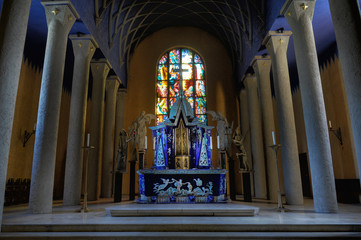 St. Michael Saarbrücken, Innenraum, Altar, historische Späth-Orgel