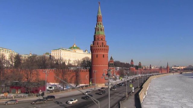 Кремлевская набережная зимой
