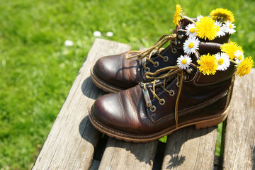 Wanderstiefel mit Blumen © Matthias Stolt