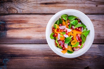 Green salad with Lamb's lettuce, radish, carrot, pomegranate and mint