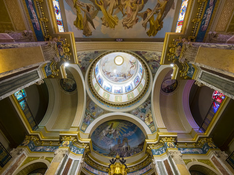 Innenraum der Kirche Santuario Maria Santissima del Tindari, Heiligtum der Schwarzen Madonna, Wallfahrtsziel, Tindari, Sizilien, Italien