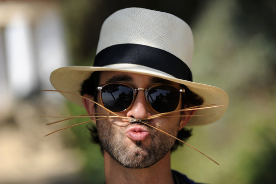 hombre bigotes