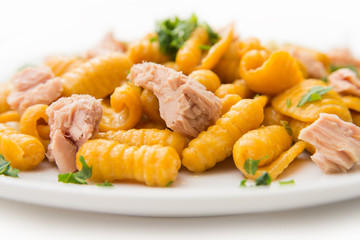 Durum wheat semolina pasta with turmeric and tuna