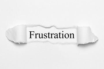 Frustration auf weißen gerissenen Papier