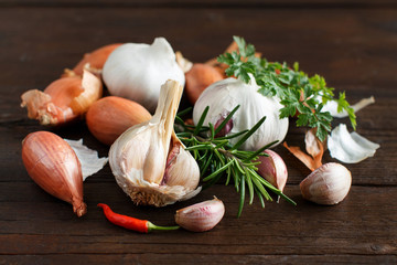 Organic small onions, garlic and herbs