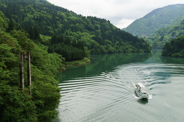 庄川峡と船