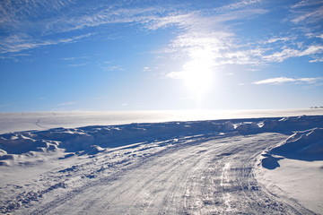 Fototapeta na wymiar зимняя дорога пейзаж 