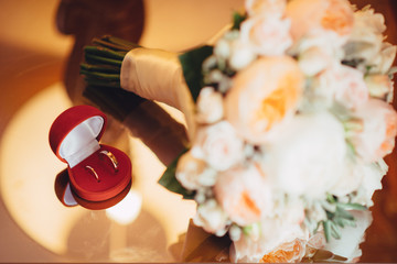 Obraz na płótnie Canvas beige Wedding bouquet on light background