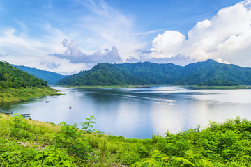 Fototapeta na wymiar Lake and mountain with cloudy blue sky landscape