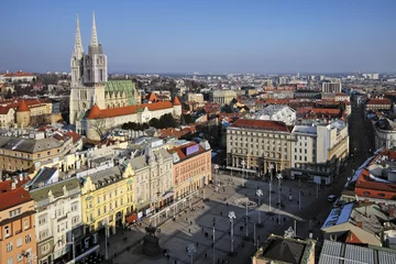 Deurstickers View of Zagreb from the observing deck © astrobobo