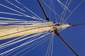 Fototapeta premium ropes in the sky