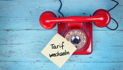 Tarif wechseln - rotes Telefon mit Klebezettel