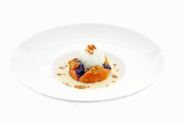 gastronomie - crumble aux fruits et glace fromage blanc 