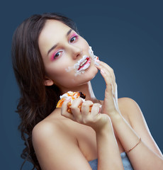 model eating dessert