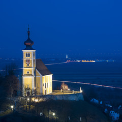 Bergkirche von Donnerskirchen am Abend zur blauen Stunde