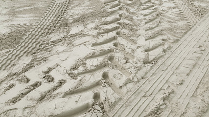 Fototapeta na wymiar Wheel track on the sand
