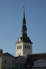 Fototapeta na wymiar Tower and old building in Tallinn