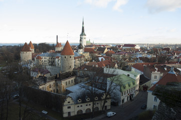 Naklejka na ściany i meble Tower and old building in Tallinn